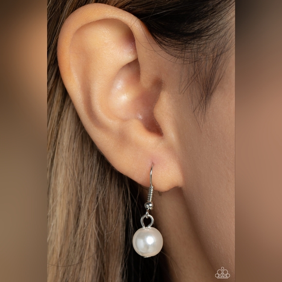 Glinting Goddess Necklace - Picture 2 of 4